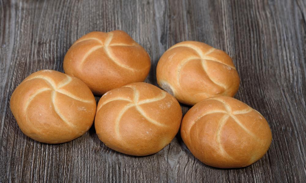 Kaiserbrötchen - Weißbrot mittel - Unser Brotsortiment - Bäckerei ...