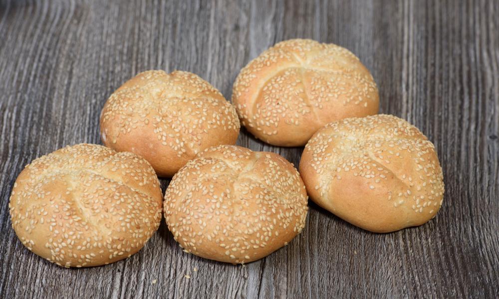Mini Kaiser mit Sesam - Weißbrot klein - Unser Brotsortiment - Bäckerei ...
